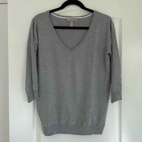 Banana Republic Sweaters - Heather gray 3/4 sleeve v-neck